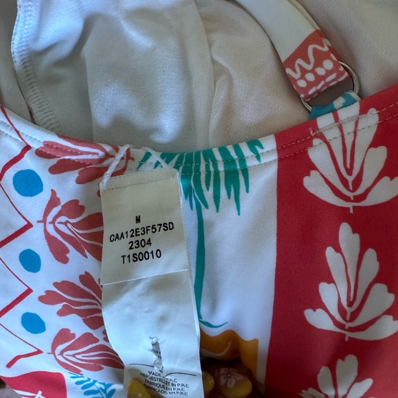 Cupshe one piece bathing suit - Picture 2 of 3